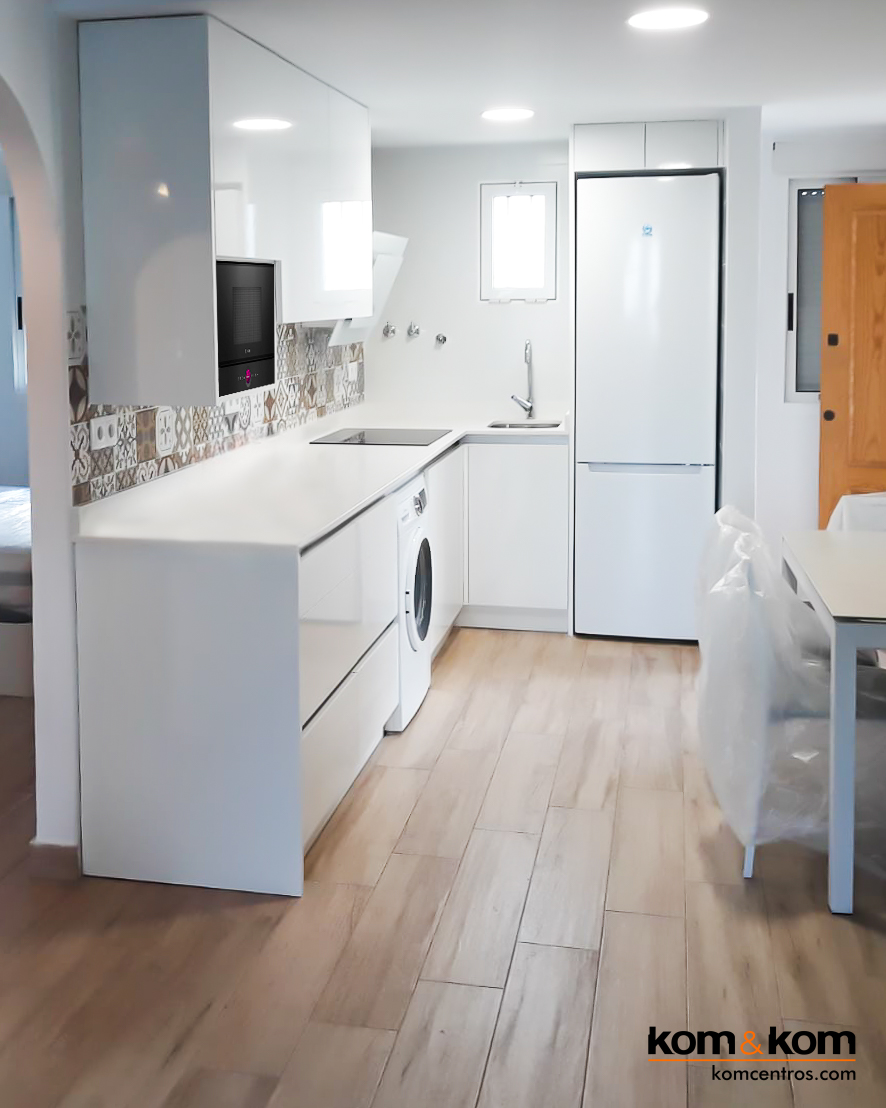 Cocina total white, toda en blanco brillo de etilo moderno en Benidorm